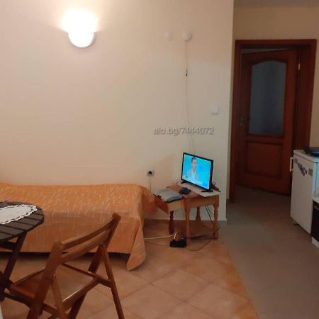 Private Studio Intsaraki - Sveti Vlas Bagian luar foto