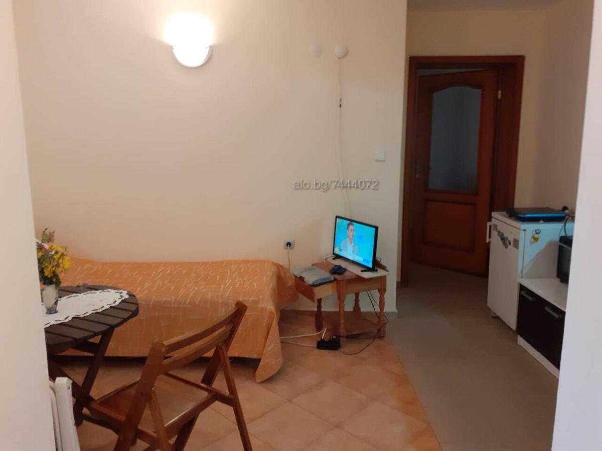 Private Studio Intsaraki - Sveti Vlas Bagian luar foto