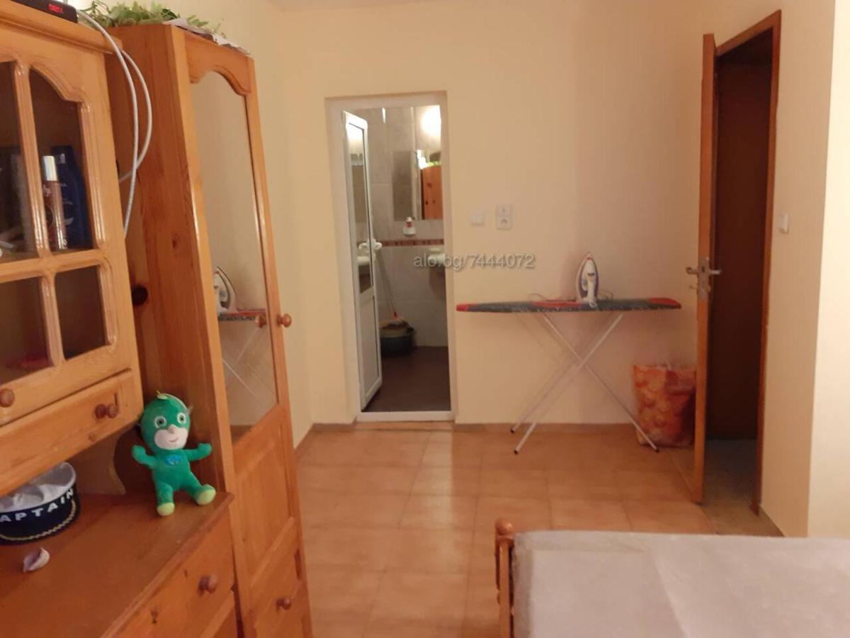 Private Studio Intsaraki - Sveti Vlas Bagian luar foto