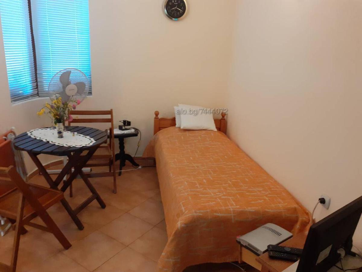 Private Studio Intsaraki - Sveti Vlas Bagian luar foto